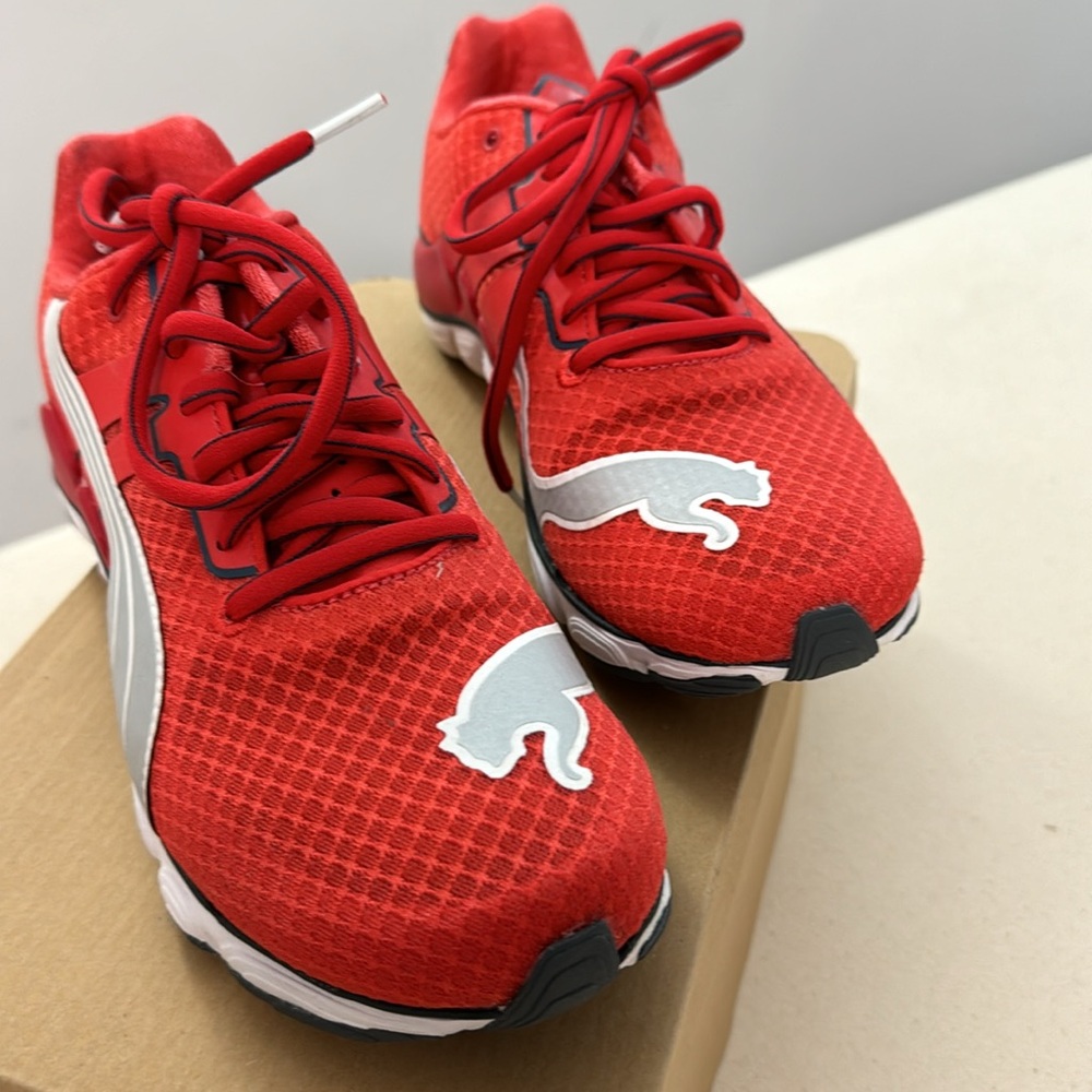 PUMA SNEAKERS BRAND NEW NEVER WORN - Picture 3 of 4